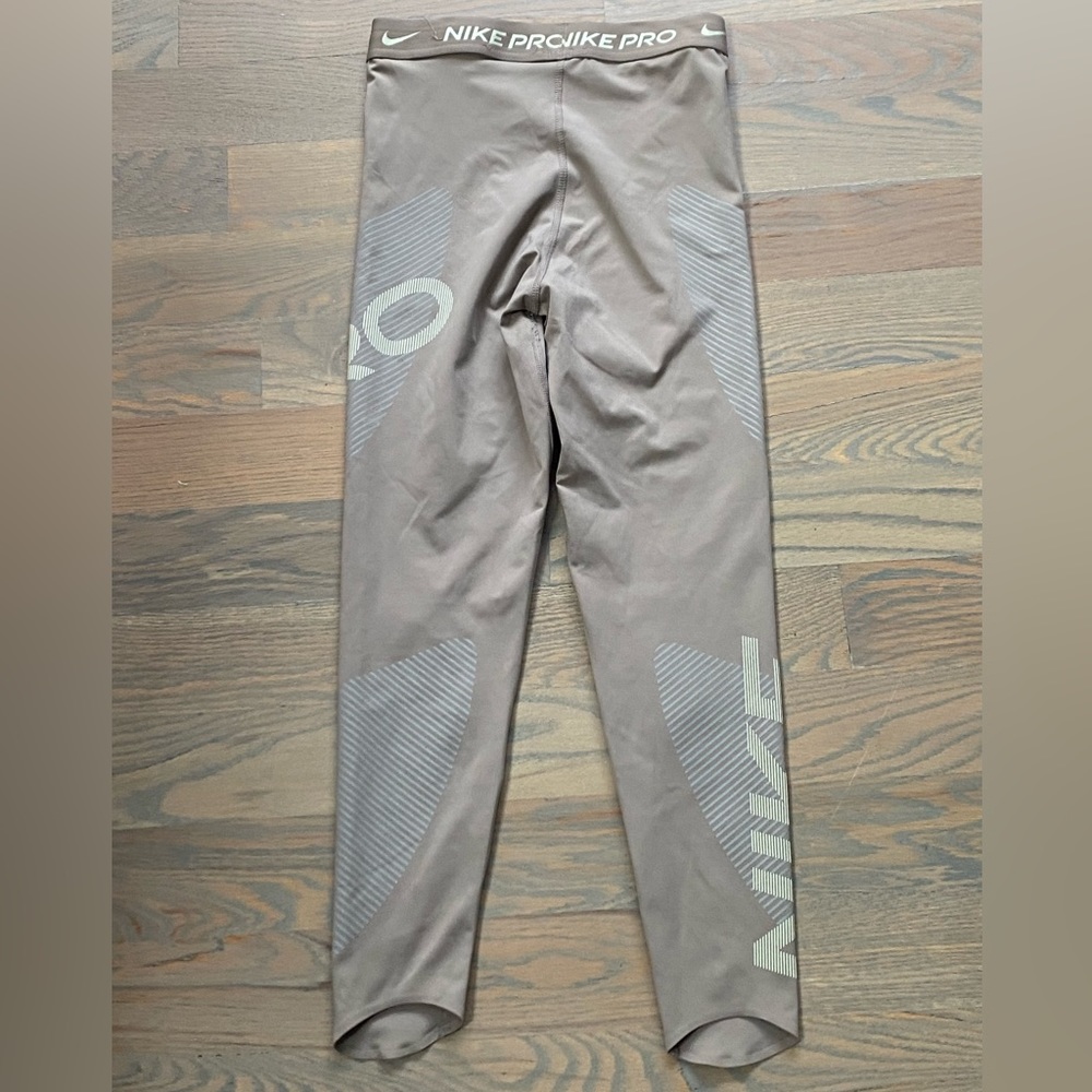 Nike women’s 7/8 leggings size S